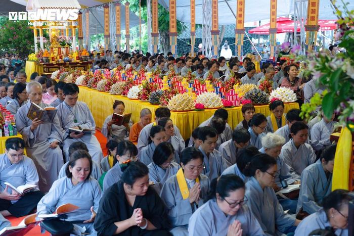Lễ cầu siêu, tưởng niệm do Ban Trị sự Giáo hội Phật giáo (GHPG) Việt Nam TP.HCM phối hợp Thành ủy - HĐND - UBND - Ủy ban MTTQ Việt Nam TP.HCM tổ chức.