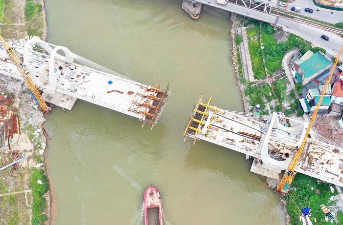 Nhịp chính trên sông của cầu dự kiến sẽ hợp long vào đầu tháng 7-2026.
