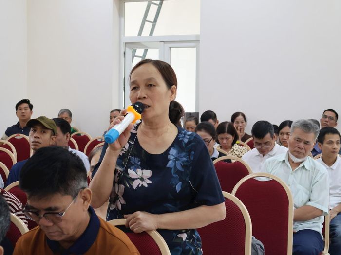 Đại biểu phường Đông Ngạc nêu ý kiến tại hội nghị đối thoại. Ảnh: PV
