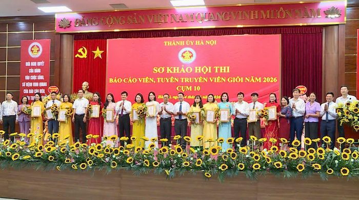 12 thí sinh tiêu biểu đến từ 12 xã tham gia hội thi. Ảnh: PV