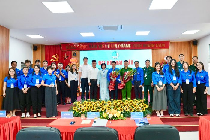 Ra mắt 22 ủy viên Ủy ban Hội LHTN Việt Nam phường Khương Đình khóa I, nhiệm kỳ 2026-2029. Ảnh: Hồng Thái