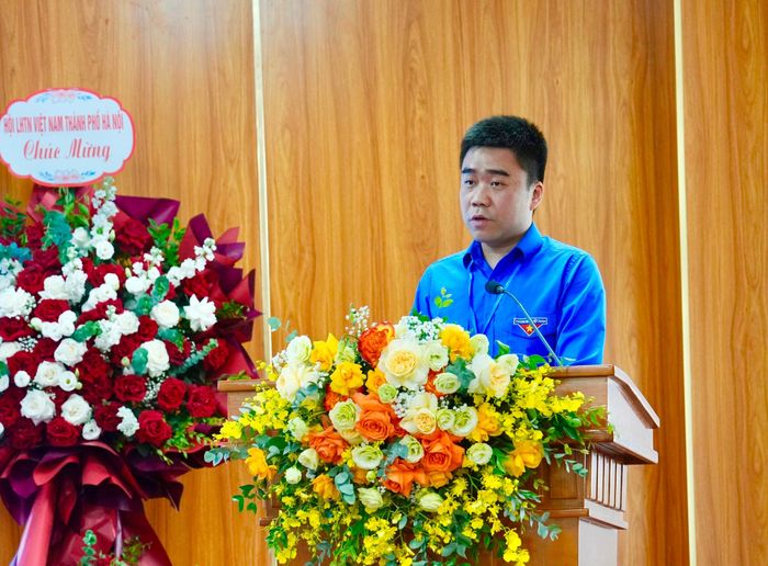 Phó Chủ tịch Ủy ban MTTQ Việt Nam phường, Bí thư Đoàn phường Khương Đình Nguyễn Trung Hiếu phát biểu tại Đại hội. Ảnh: Hồng Thái