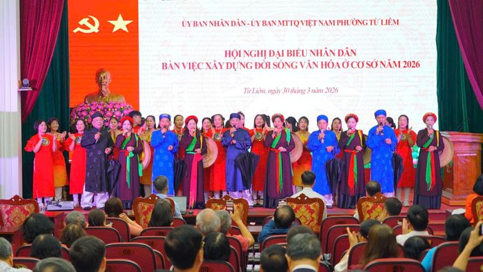 Vận hành chính quyền địa phương hai cấp ở Từ Liêm hướng tới nâng cao đời sống vất chất, tinh thần người dân trên địa bàn. Ảnh: PV