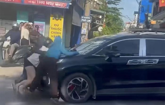 Sự việc gây mất an ninh trật tự, an toàn giao thông qua khu vực. Ảnh chụp màn hình