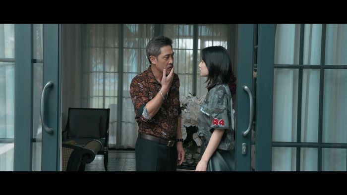 Trong phim, NSƯT Hồ Phong vào vai cha của diễn viên Việt Hoa