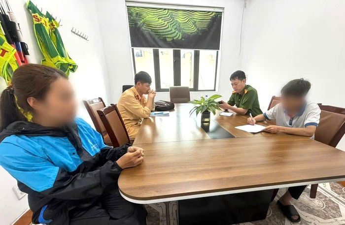 Cơ quan chức năng lập biên bản vi phạm hành chính đối với Đ.V.Đ. Ảnh: Cơ quan Công an.