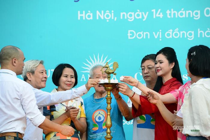 Nghi thức khai mạc chương trình với sự tham dự của các đại biểu.