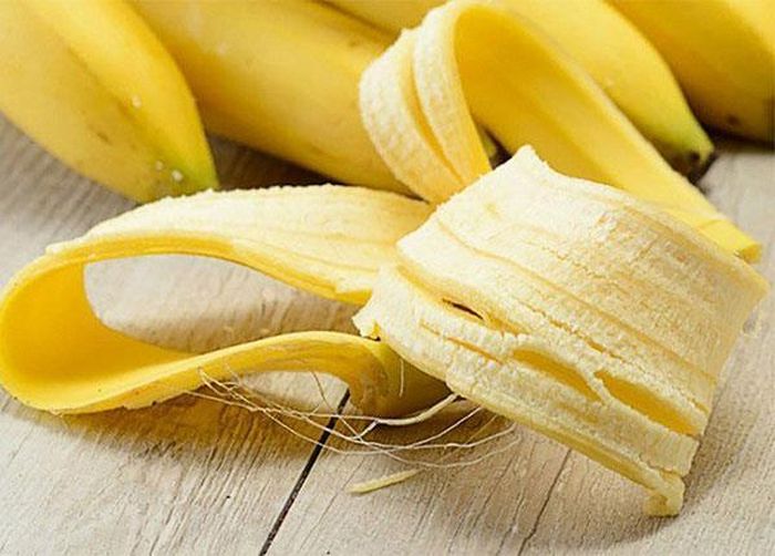 Vỏ chuối có thể hỗ trợ cấp ẩm và cải thiện độ mềm của mái tóc.