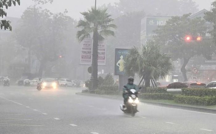 Miền Bắc mưa dông mạnh từ chiều tối nay.