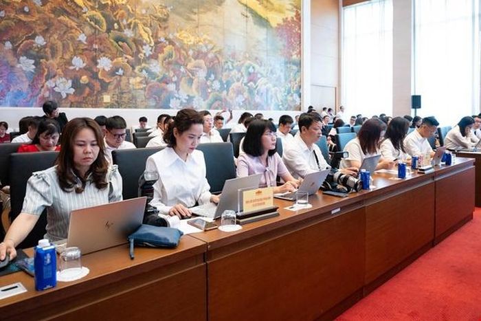 Các đại biểu tham dự buổi gặp mặt.