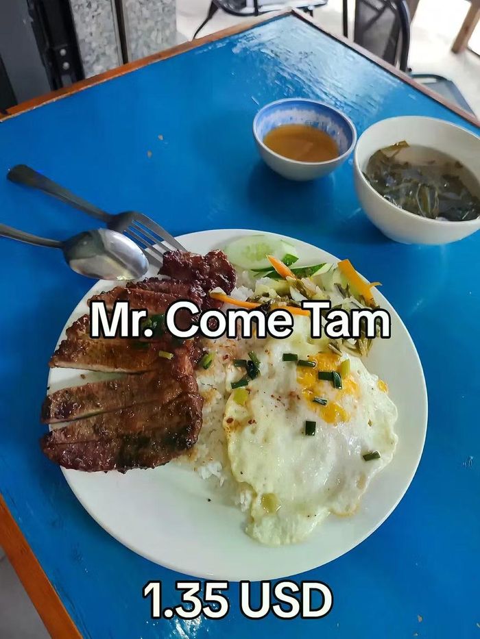 Cơm tấm = "Come Tam".