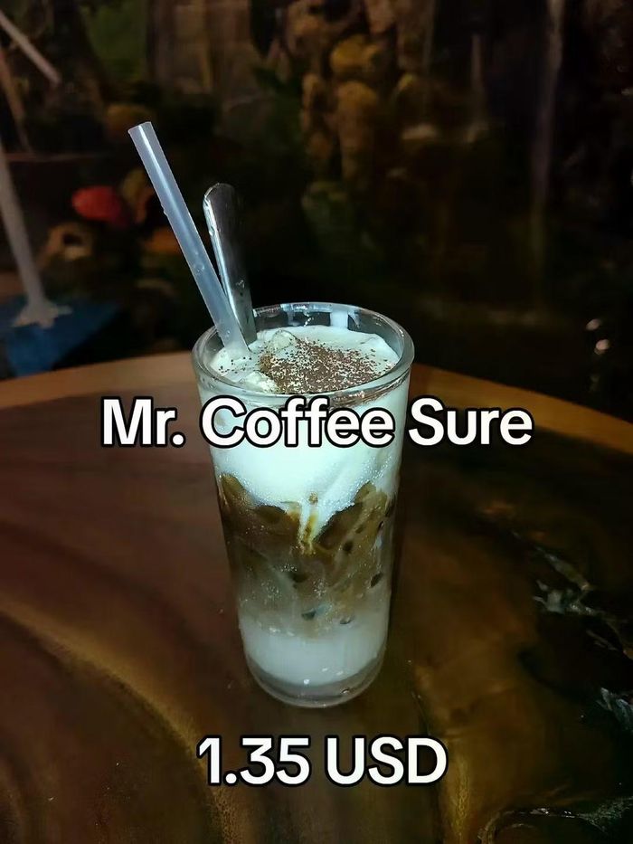 "Coffee sure" là cà phê sữa.