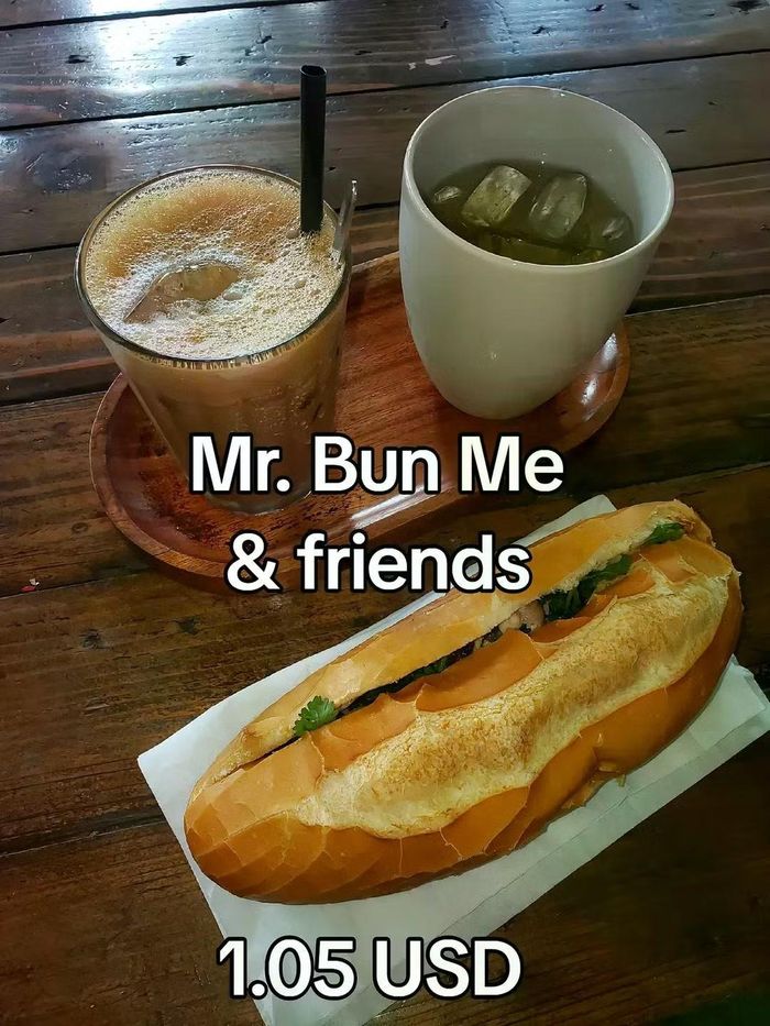 "Ngài" Bánh mì và những người bạn.