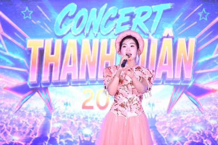  Hà Myo biểu diễn mở màn tại buổi họp báo công bố, "thả thính" cho set diễn bùng nổ âm điệu dân tộc kết hợp hiện đại tại concert. 