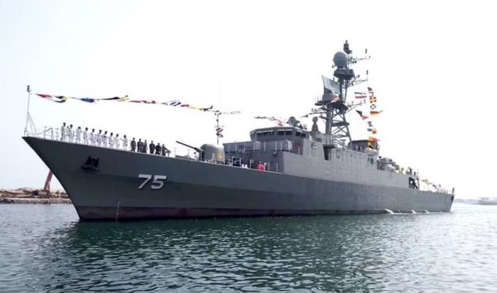 Tehran duy trì song song 2 lực lượng hải quân gồm Hải quân Iran và Hải quân thuộc Lực lượng Vệ binh Cách mạng Hồi giáo Iran.
