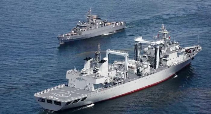 Thay vào đó, họ tập trung vào hàng trăm tàu cao tốc vũ trang có tốc độ lớn, kích thước nhỏ và khả năng cơ động cao.
