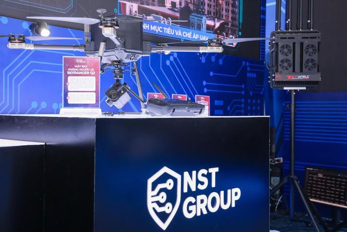 Máy bay trinh sát SkyRanger Q2 và các thiết bị chế áp UAV