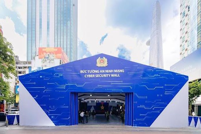 Phân khu “Bức tường an ninh mạng” và gala “Tổ quốc bình yên” thu hút sự quan tâm của người dân những ngày vừa qua