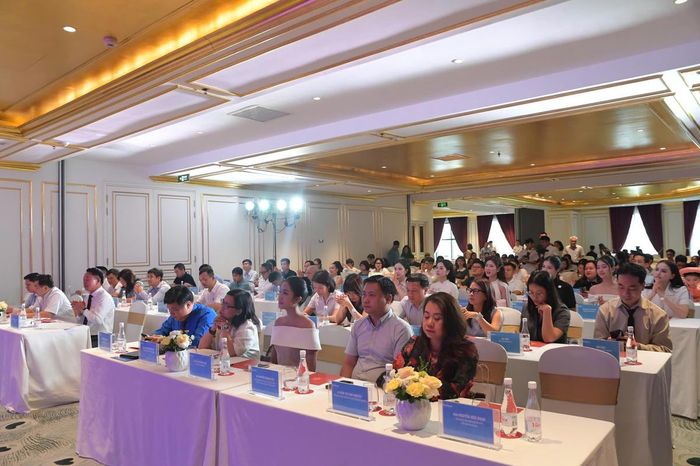 Toàn cảnh buổi họp báo.