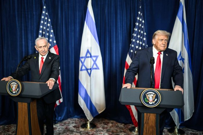 Thủ tướng Israel Benjamin Netanyahu và Tổng thống Mỹ Donald Trump (phải). Ảnh: WHITE HOUSE
