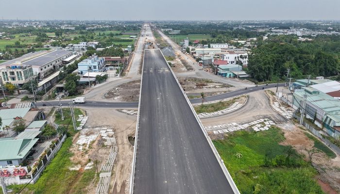  Chuỗi logistics xuyên suốt chính là mạch máu quan trọng nuôi dưỡng nền kinh tế phát triển phồn vinh nhất. Ảnh: THUẬN VĂN 