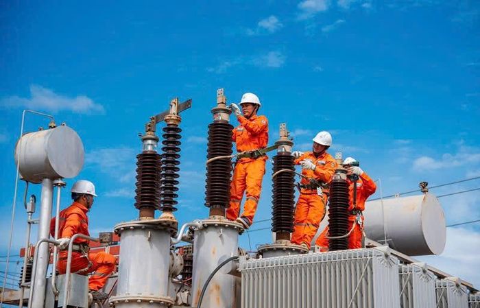 Khắc phục các sự cố để đảm bảo phục vụ nhân dân xuyên mùa nắng nắng.