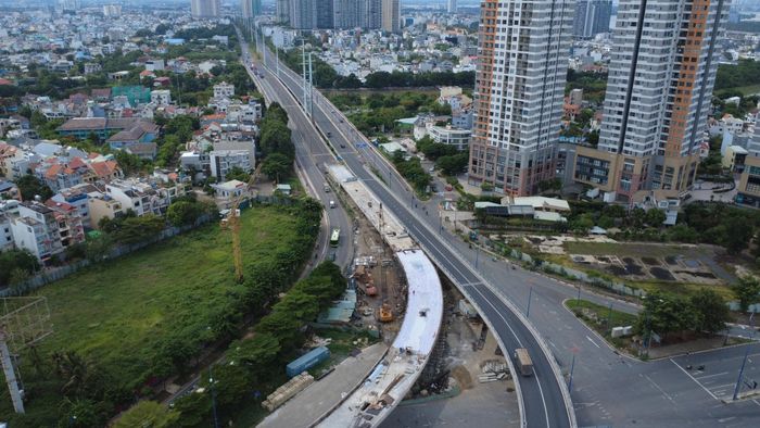  Công trường đang được huy động tối đa nhân lực, thiết bị. 