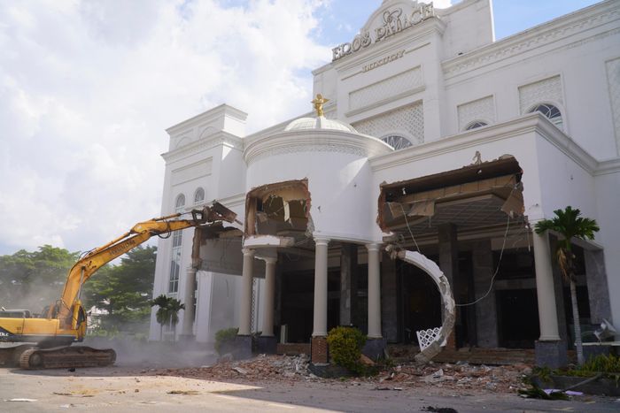 Khu A là trung tâm tổ chức hội nghị - Sự kiện khoảng 3.500 m2 với quy mô 4 tầng lầu và 1 tầng hầm. Khu A nằm trong khuôn viên của Khu phức hợp có tổng diện tích hơn 2,3 ha, nguồn gốc đất của Nhà nước quản lý cho Công ty Xây dựng dân dụng công nghiệp số 1 Đồng Nai thuê. Ngoài Khu A còn có Khu B là trung tâm thương mại - dịch vụ và Khu C là văn phòng kết hợp căn hộ cao cấp.
