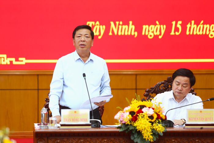  Bộ trưởng Bộ Xây dựng Trần Hồng Minh phát biểu kết luận buổi làm việc. Ảnh: HUỲNH DU 