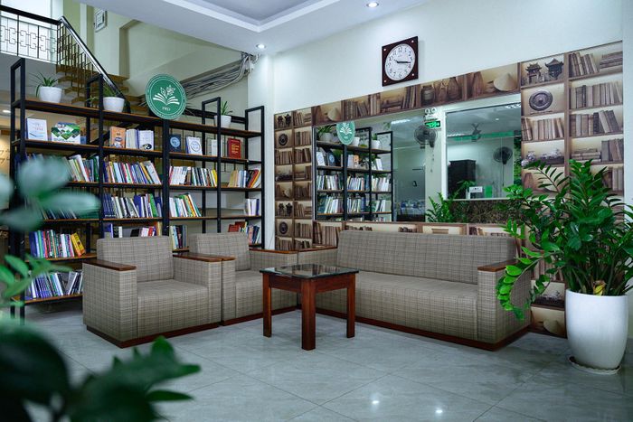 Dự án "Đọc sách cùng Xích Lô" là sáng kiến của ông Lê Minh Hoan (bút danh Xích Lô) - nguyên Ủy viên Ban chấp hành Trung ương Đảng, nguyên Phó chủ tịch Quốc hội, nguyên Bộ trưởng Bộ Nông nghiệp và Phát triển nông thôn (cũ). Sáng kiến này ra đời với mục tiêu khơi dậy ý chí, khát vọng xây dựng một nền nông nghiệp phát triển bền vững và định vị lại chân dung người nông dân hiện đại.