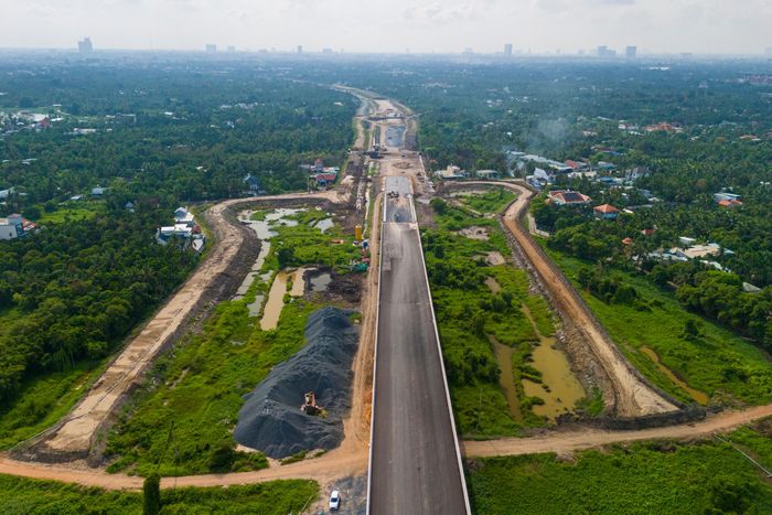 Với nỗ lực bám sát mục tiêu đưa vào khai thác trong năm nay, Ban Giao thông TP.HCM cùng các nhà thầu vẫn đang tập trung tối đa nguồn lực, khắc phục các khó khăn.