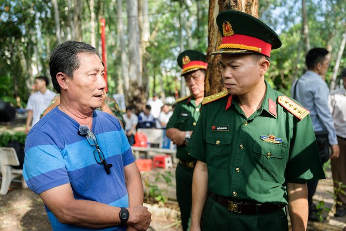 Buổi khảo sát có sự hiện diện của các nhân chứng trực tiếp bao gồm ông Phan Văn Mưa (sống ở phường Hòa Hưng), nhằm đối chiếu thông tin.