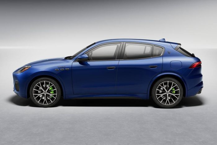 Thiết kế của Maserati Grecale Modena V6 không có quá nhiều khác biệt so với phiên bản trước đây, sở hữu kích thước 4.846 x 1.948 x 1.664 mm và trục cơ sở dài 2.896 mm. 