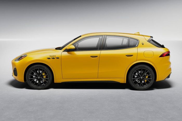  Xe có khả năng tăng tốc từ 0 lên 97 km/h trong 5 giây, đạt tốc độ tối đa 257 km/h. Theo Maserati, đây không phải là phiên bản giảm công suất đơn thuần của động cơ Nettuno trên Grecale Trofeo, mà là cấu hình hoàn toàn mới nhằm cải thiện trải nghiệm lái. 