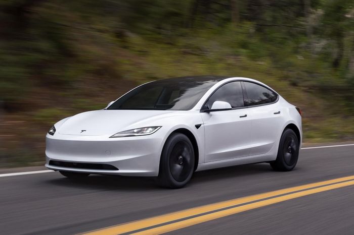  Trong nhóm xe điện, Tesla Model 3 đạt 22.142 km/năm và Model Y đạt 21.787 km/năm, dẫn đầu toàn phân khúc EV. Ngược lại, các mẫu xe điện thiên về hiệu suất hoặc hạng sang lại có mức sử dụng thấp hơn đáng kể. 