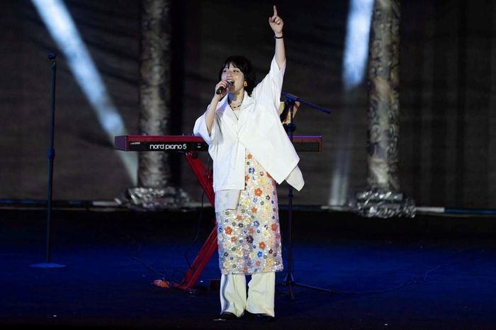 Nghệ sĩ J-pop Kawanishi Natsuki (Nhật Bản) biểu diễn tại sân khấu ven sông Hương