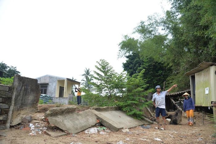 Người dân xóm Khê Nam mong mỏi sớm có dự án kè chống sạt lở để bảo vệ đất đai, nhà cửa và ổn định cuộc sống lâu dài