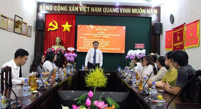 Đoàn công tác của Thành ủy, HĐND, UBND, Ủy ban MTTQ Việt Nam TP.HCM thăm, chúc mừng Văn phòng đại diện phía Nam Báo Văn Hóa