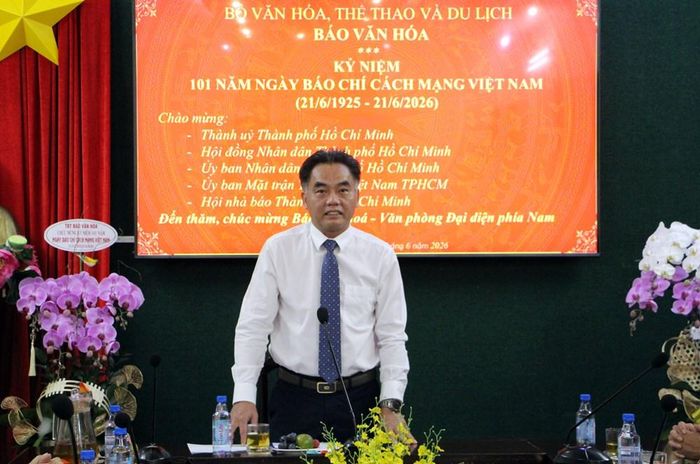 Phó Chủ tịch Thường trực UBND TP.HCM Nguyễn Lộc Hà phát biểu chúc mừng