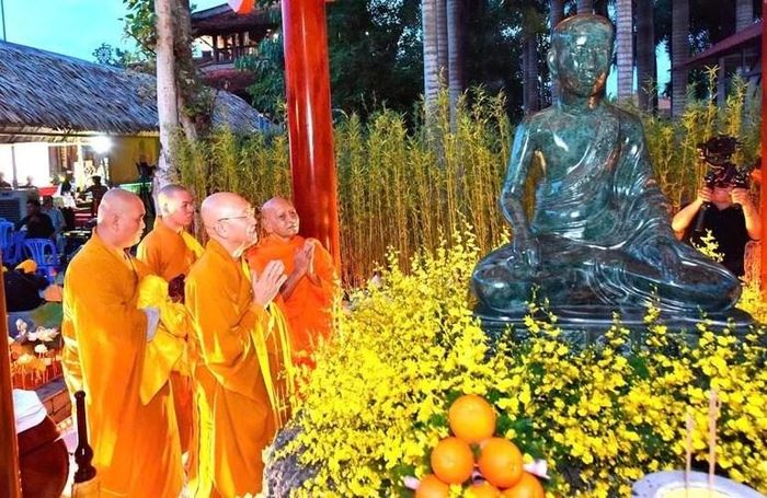 Tôn tượng Phật hoàng Trần Nhân Tông được an vị tại Thiền viện Trúc Lâm Phương Nam (Cần Thơ). Ảnh: Giacngo.vn