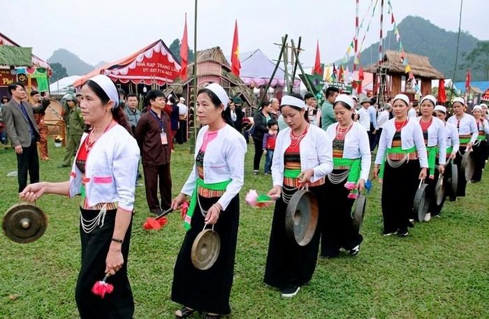Cúc Phương là địa phương có nhiều đồng bào dân tộc thiểu số sinh sống, trong đó bà con dân tộc Mường chiếm gần 50% dân số toàn xã