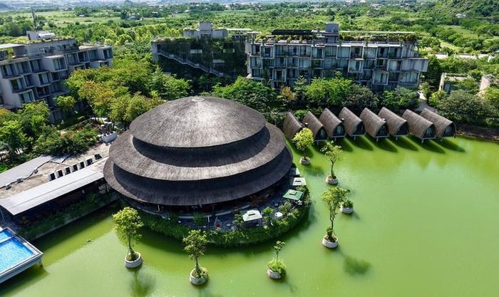 Từ vùng đá lộ đầu nghèo khó, giờ đây Cúc Phương đang trở thành tọa độ du lịch ở phía Tây tỉnh Ninh Bình với nhiều resort, khách sạn cao cấp