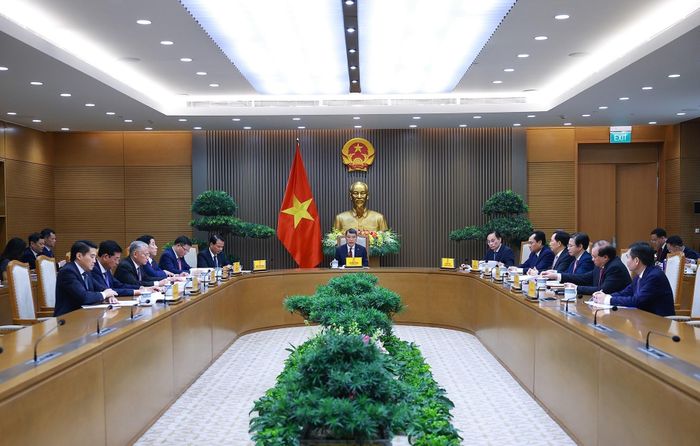 Thủ tướng Chính phủ Lê Minh Hưng điện đàm với Thủ tướng Trung Quốc Lý Cường. Ảnh: Dương Giang – TTXVN