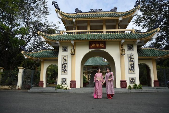 Văn Miếu Trấn Biên là một trong những địa điểm được nhiều khách du lịch lựa chọn để chiêm ngưỡng, tìm hiểu về các giá trị văn hóa, lịch sử truyền thống của dân tộc ở Đồng Nai. Ảnh: Nhật Bình – TTXVN