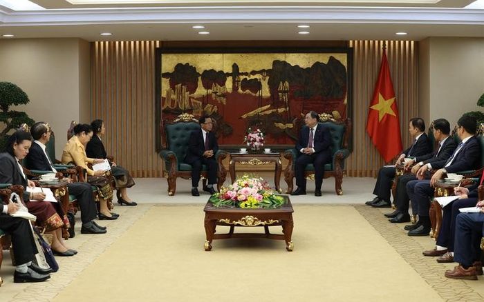 Phó Thủ tướng, Bộ trưởng Tư pháp Lào bày tỏ mong muốn các đồng chí Lãnh đạo cấp cao Việt Nam, đặc biệt là Phó Thủ tướng Thường trực Chính phủ Phạm Gia Túc, tiếp tục quan tâm ủng hộ, chỉ đạo để quan hệ hợp tác giữa hai Bộ Tư pháp đạt kết quả cao nhất - Ảnh: VGP/Phương Nguyên