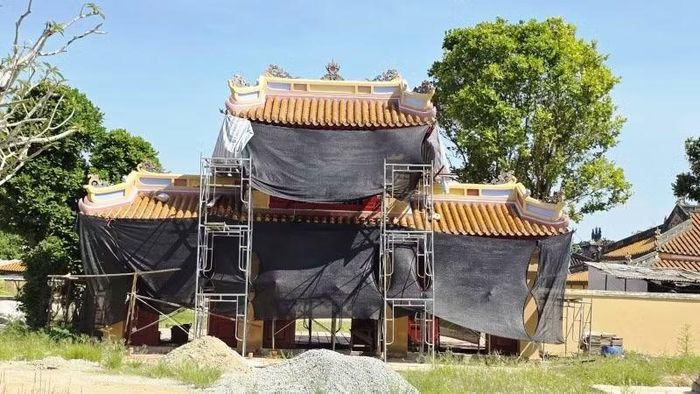 Trùng tu di tích Thái Miếu. (Ảnh chụp tháng 6/2026)
