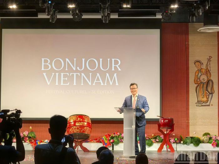 Đại sứ Việt Nam tại Pháp Trịnh Đức Hải phát biểu tại Festival Bonjour Vietnam.