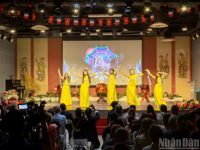 Sự tham gia của đông đảo các bạn trẻ, cộng đồng người Việt và người Pháp chính là những nhịp cầu kết nối giữa hai nền văn hóa, góp phần lan tỏa những giá trị tốt đẹp của Việt Nam đến với xã hội sở tại.