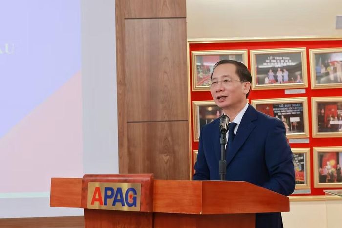 Phó Giáo sư, Tiến sĩ Nguyễn Bá Chiến, Giám đốc Học viện Hành chính và Quản trị công phát biểu khai giảng Chương trình GYBM năm 2026.