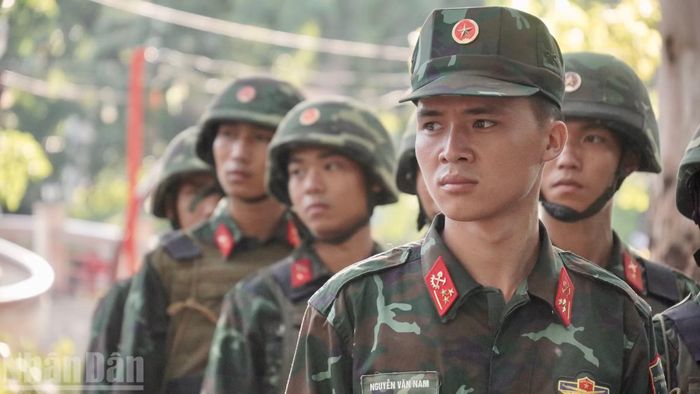 Lực lượng công binh tham gia thăm dò.